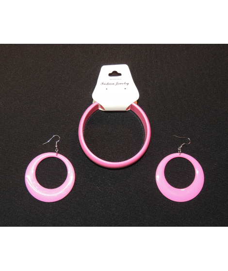 Conjunto de pendientes y pulsera de color rosa